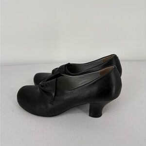 🫐 Hotter Donna retro court shoe Black leather round toe 2.5 inch Heels bow